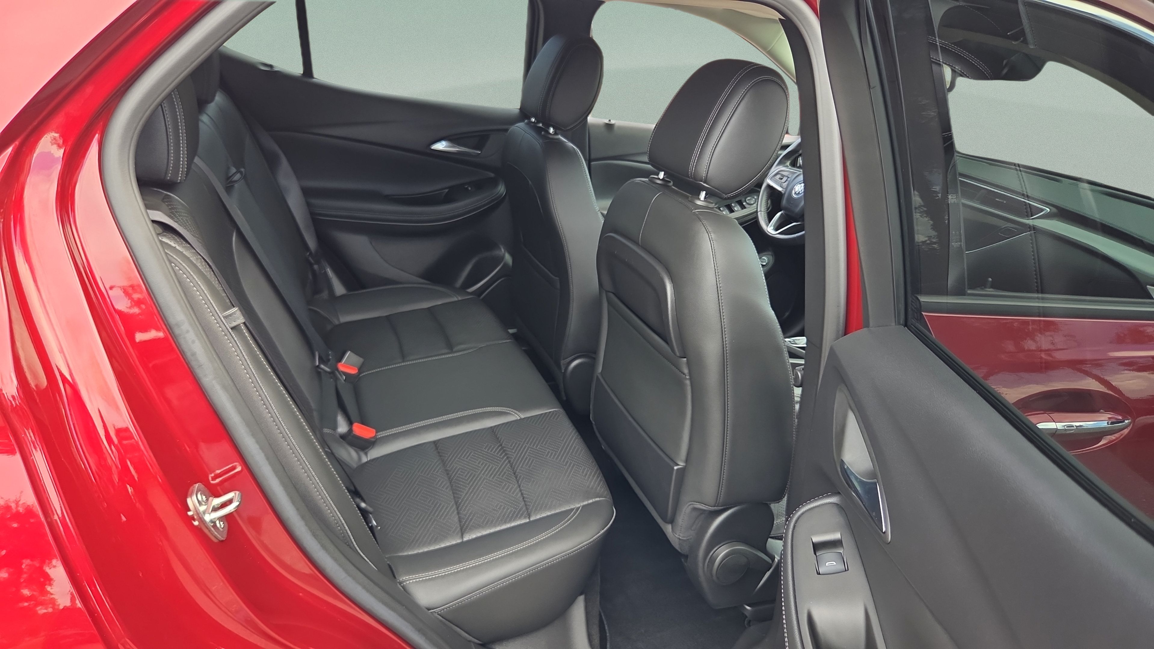 Used 2023 Buick Encore GX Essence w/ Experience Buick Package FWD image 14