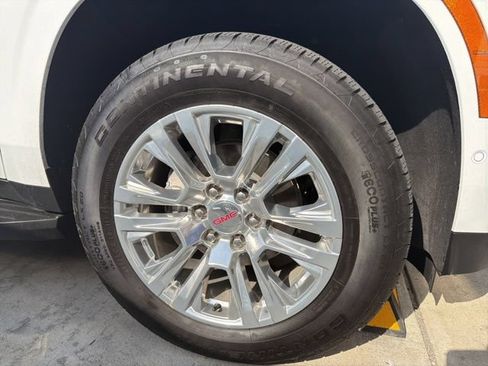 Used 2025 GMC Yukon XL Denali RWD image 2