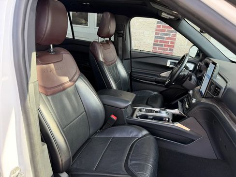 Used 2020 Ford Explorer Platinum w/ Premium Technology Package image 33