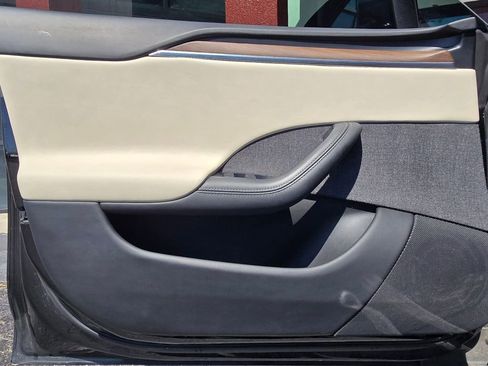 Used 2022 Tesla Model S image 17