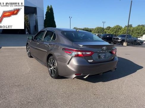 Used 2019 Toyota Camry SE FWD image 9