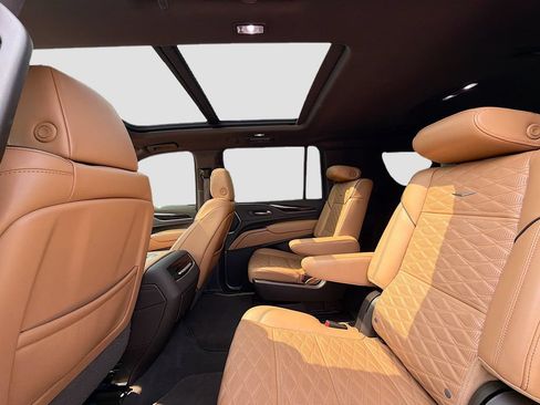 Used 2023 Cadillac Escalade ESV Premium Luxury AWD/4WD image 26
