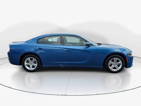 Used 2022 Dodge Charger SXT RWD image 2