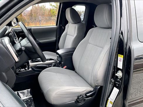 Used 2017 Toyota Tacoma SR5 image 7