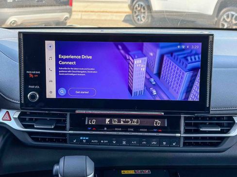 Used 2025 Toyota Sienna Limited AWD/4WD image 17
