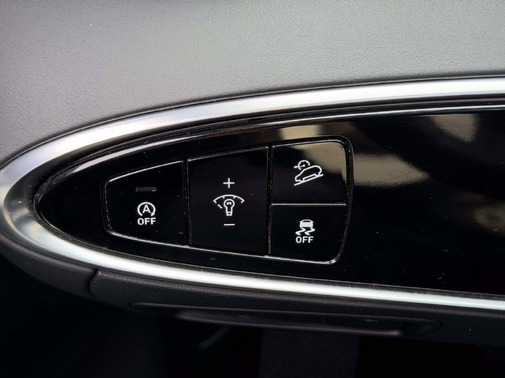 Certified 2025 Genesis GV70 2.5T AWD/4WD image 18