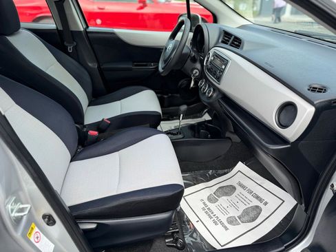 Used 2012 Toyota Yaris L image 18