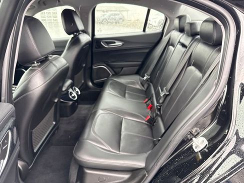 Used 2019 Alfa Romeo Giulia w/ Cold Weather Package RWD image 14
