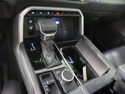 Used 2024 Toyota Tundra Platinum image 11