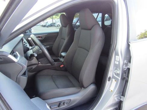 Used 2024 Toyota RAV4 SE image 14