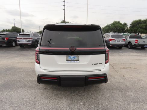 Used 2025 Nissan Armada PRO-4X w/ Pro-4X Premium Package AWD/4WD image 13