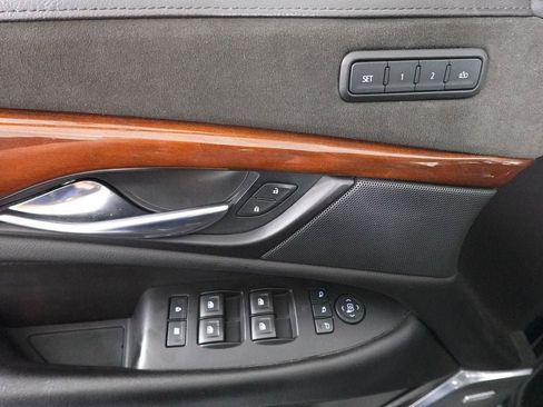 Used 2020 Cadillac Escalade ESV Premium Luxury image 9