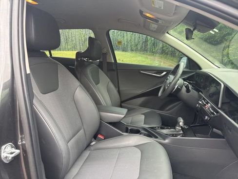 Used 2025 Kia Niro EX FWD image 25