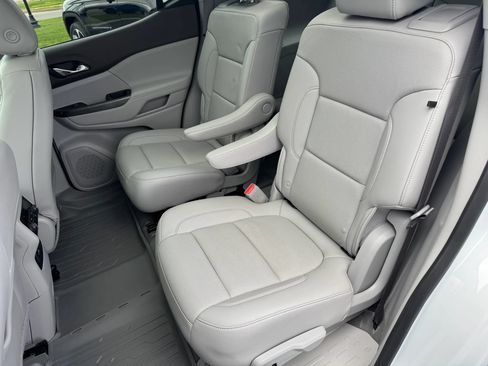 Used 2023 GMC Acadia SLT w/ Preferred Package AWD/4WD image 6