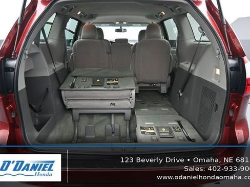 Used 2017 Toyota Sienna LE FWD image 38