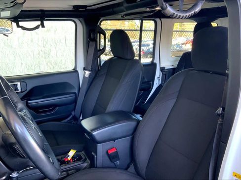 Used 2018 Jeep Wrangler Unlimited Sport S image 8