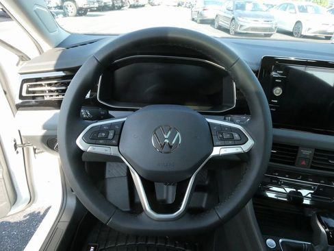 New 2025 Volkswagen Jetta SE image 4