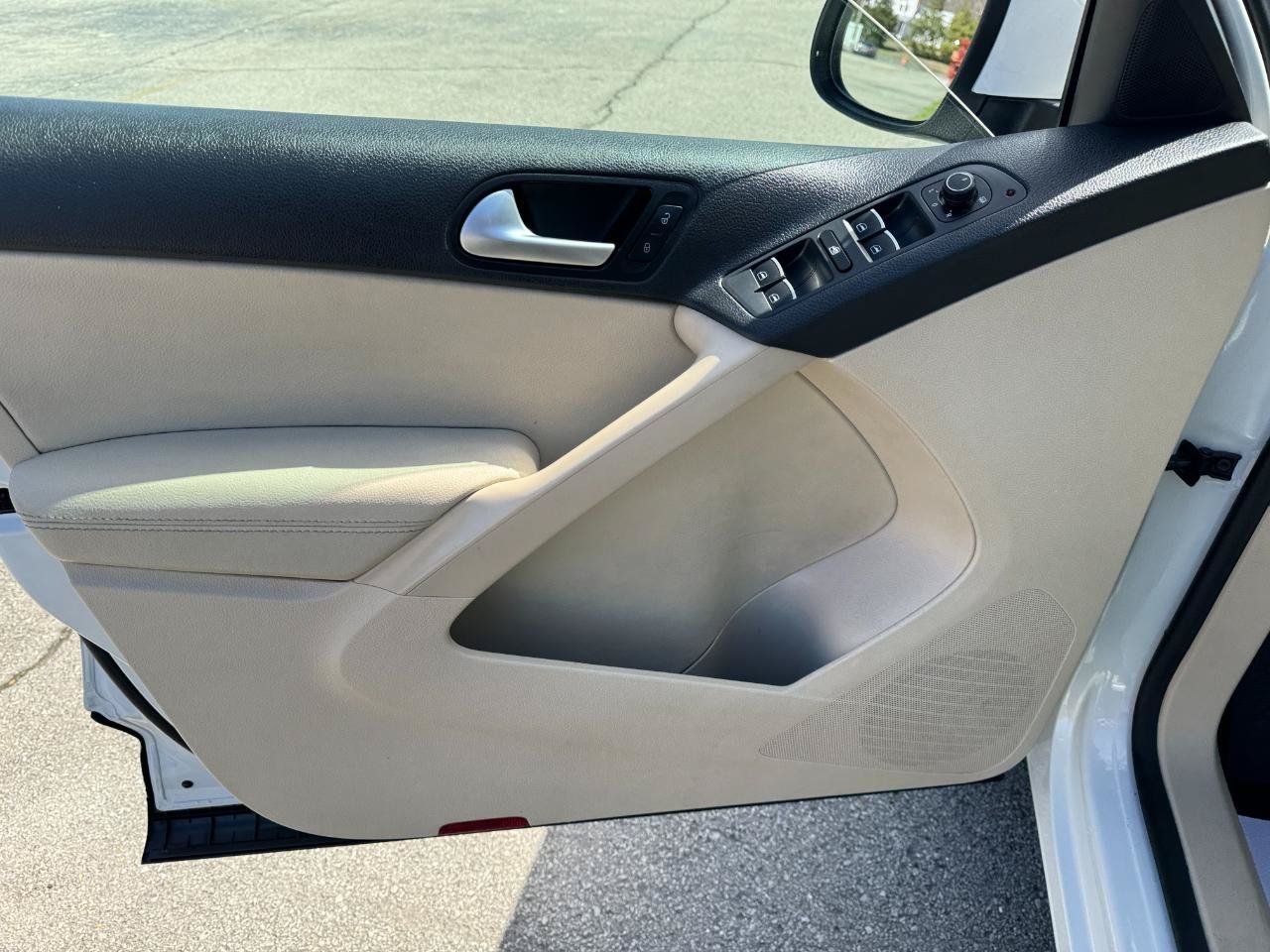 Used 2016 Volkswagen Tiguan SE FWD image 18