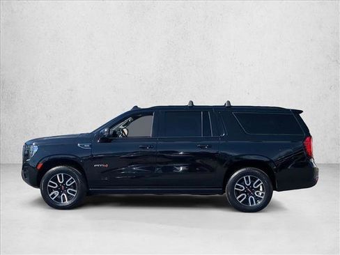 Used 2021 GMC Yukon XL AT4 w/ AT4 Premium Package AWD/4WD image 9