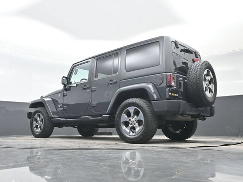 Used 2017 Jeep Wrangler Unlimited Sahara w/ Dual Top Group AWD/4WD image 28