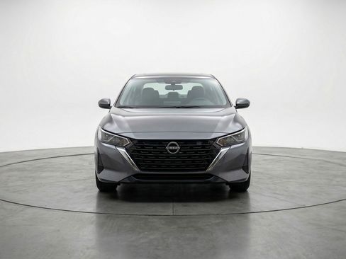 Used 2025 Nissan Sentra SV image 2