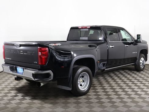 Used 2025 Chevrolet Silverado 3500 LTZ w/ LTZ Convenience Package AWD/4WD image 13