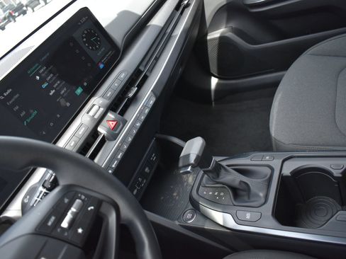 Used 2025 Kia K4 LX FWD image 24