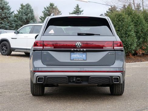 New 2026 Volkswagen Atlas Peak Edition image 3