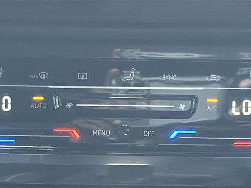 Used 2023 Volkswagen Tiguan SE R-Line image 21