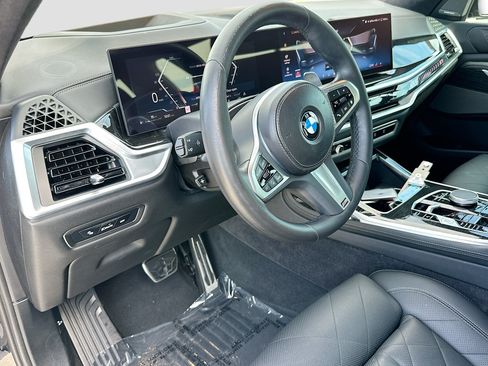 Used 2025 BMW X7 xDrive40i w/ M Sport Package AWD/4WD image 9