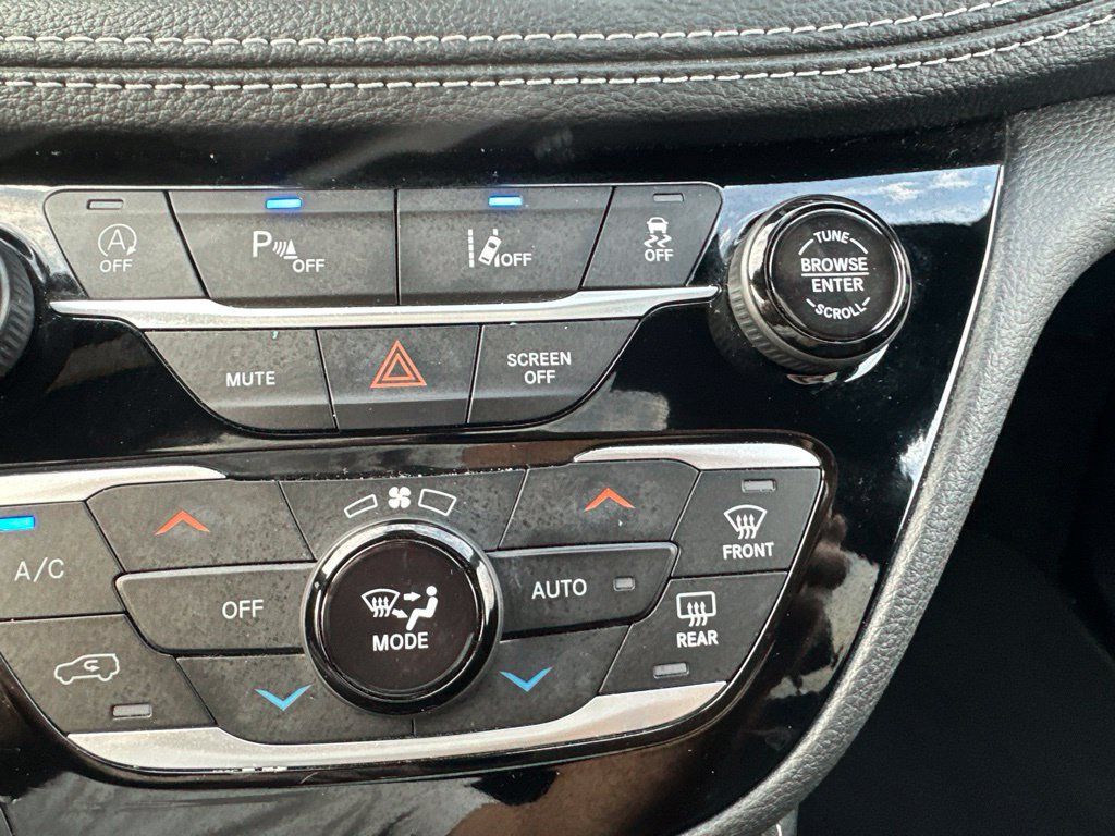 Used 2025 Chrysler Pacifica Limited FWD image 22