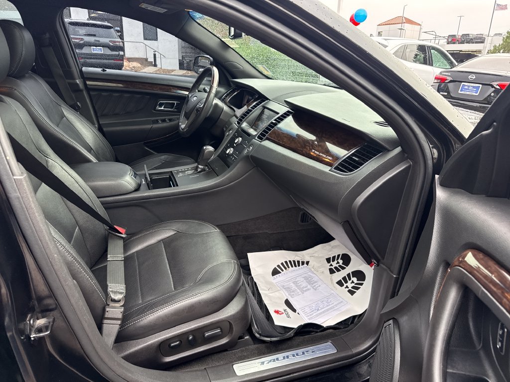 Used 2015 Ford Taurus Limited FWD image 25