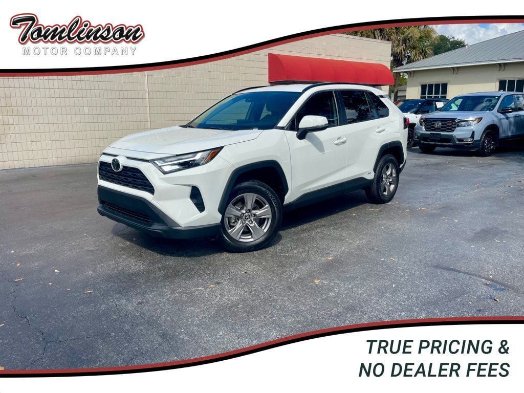 Used 2025 Toyota RAV4 LE AWD/4WD image 1