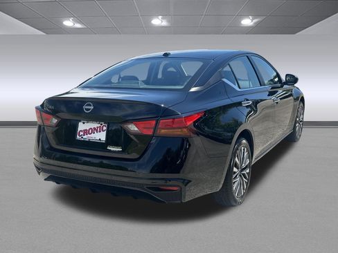 Used 2025 Nissan Altima 2.5 SV FWD image 3