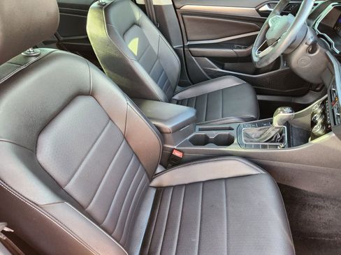Used 2022 Volkswagen Jetta SE FWD image 22