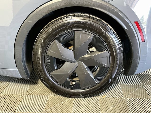 Certified 2024 Toyota Prius LE FWD image 28