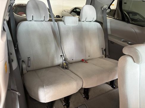 Used 2011 Toyota Sienna LE FWD image 25