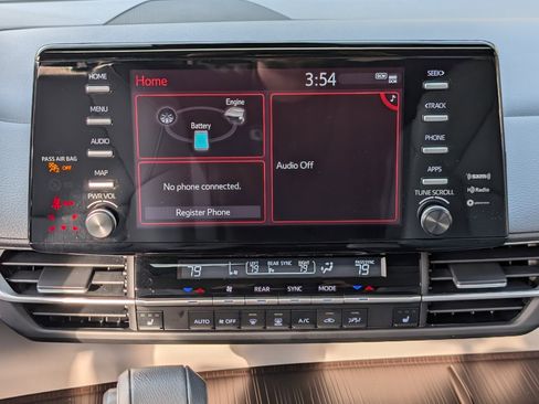 Used 2023 Toyota Sienna XLE image 27