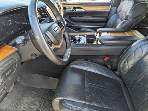 Used 2024 Jeep Grand Wagoneer L Series III image 29