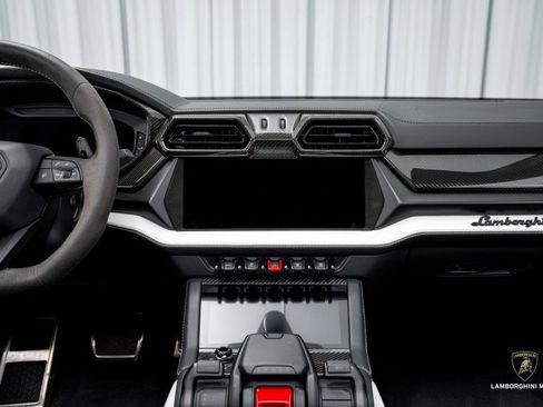 Used 2025 Lamborghini Urus SE image 35