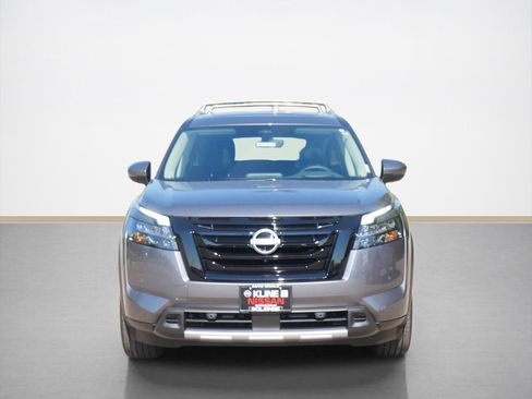 New 2025 Nissan Pathfinder Platinum image 4
