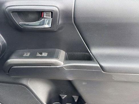 Used 2020 Toyota Tacoma TRD Off-Road image 38