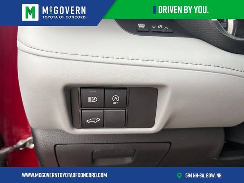 Used 2023 Toyota Highlander XLE AWD/4WD image 34