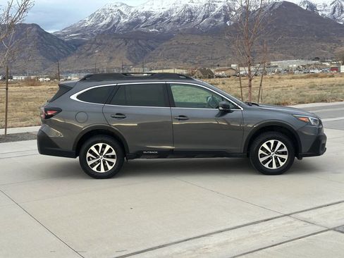 Used 2020 Subaru Outback Premium image 4