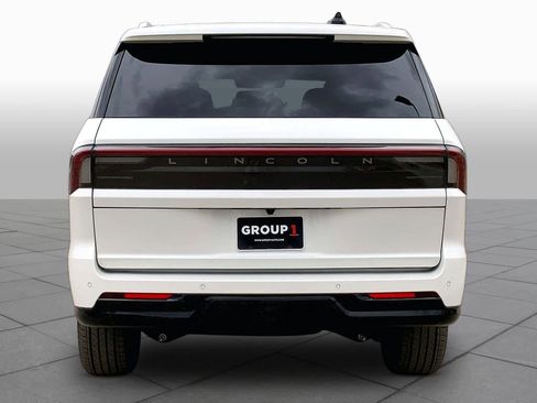 New 2026 Lincoln Navigator Reserve AWD/4WD image 4