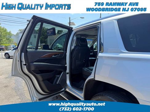 Used 2018 Cadillac Escalade Luxury AWD/4WD image 15