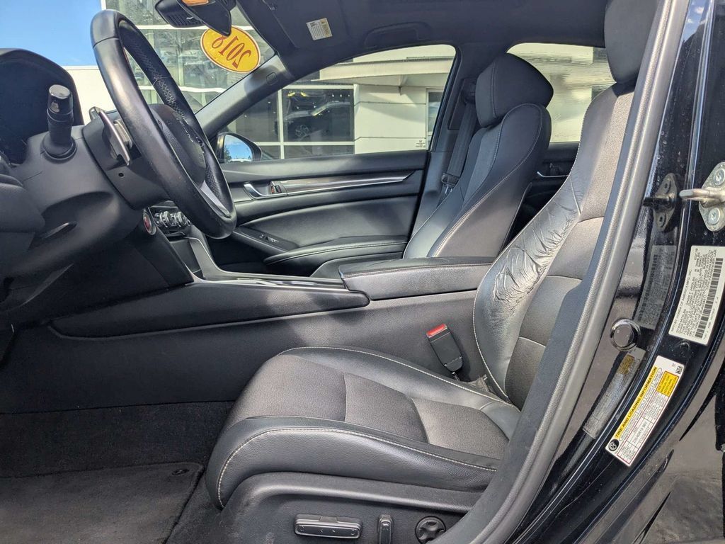 Used 2018 Honda Accord Sport image 2
