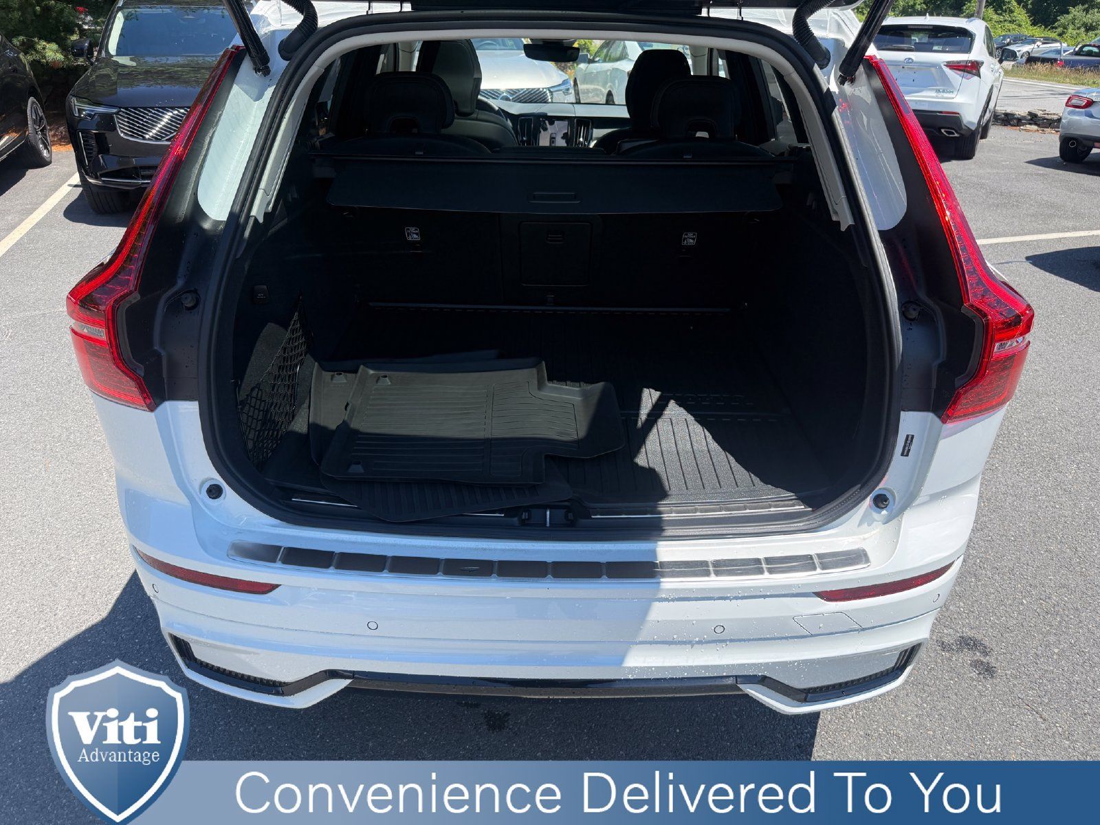 Certified 2025 Volvo XC60 T8 Plus w/ Protection Package Premier AWD/4WD image 24