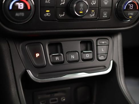Used 2019 GMC Terrain SLT w/ Preferred Package AWD/4WD image 18