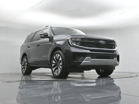 Used 2025 Ford Expedition Platinum w/ Driver's Package AWD/4WD image 53